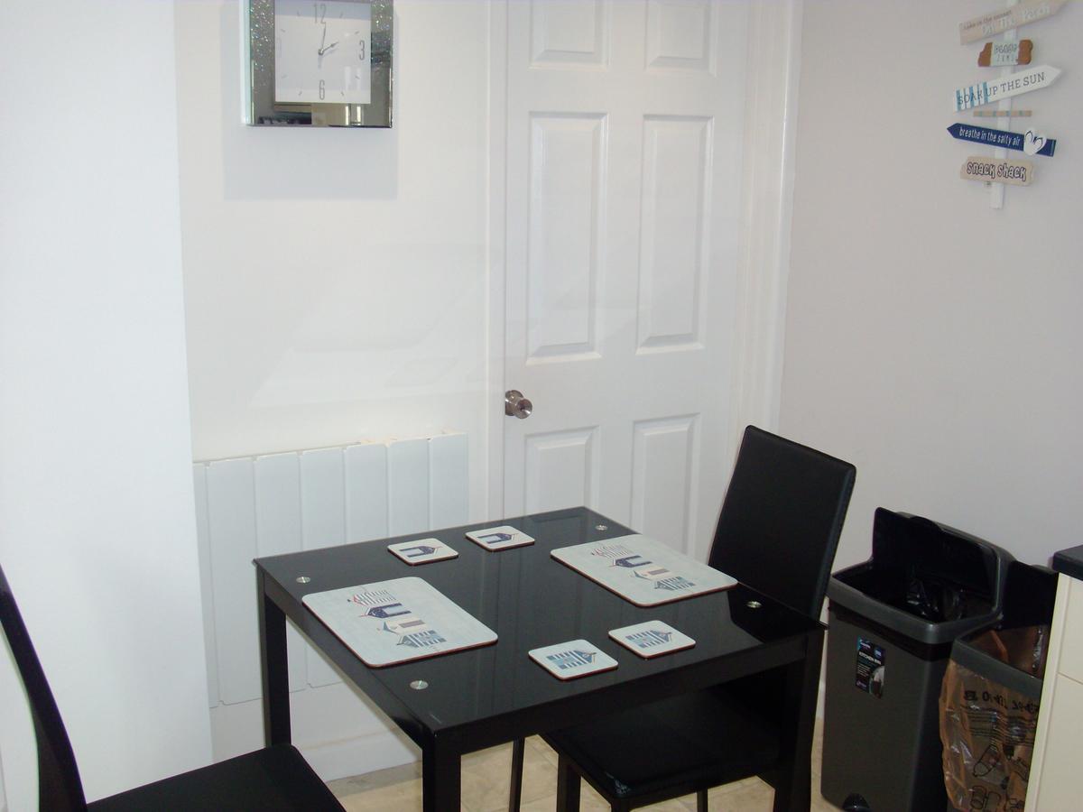 Lockinbar Holiday Apartments Tenby Exterior photo